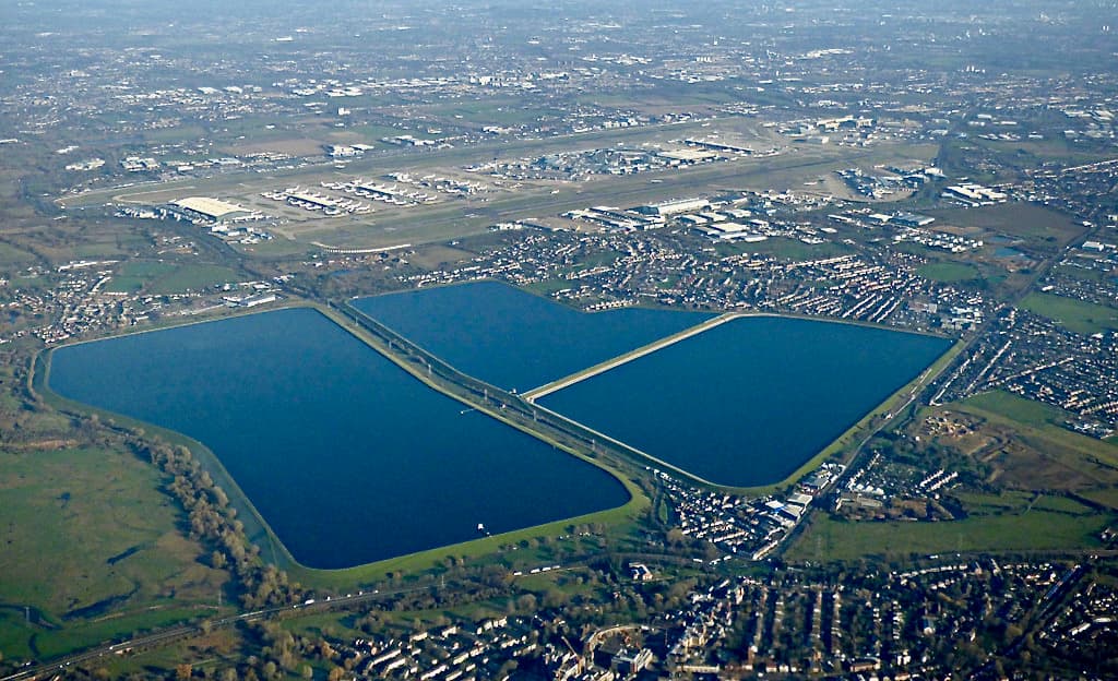 Aerial view of King George VI and Staines Reservoirs, north of Staines-upon-Thames in Surrey. Heathrow Airport is in…