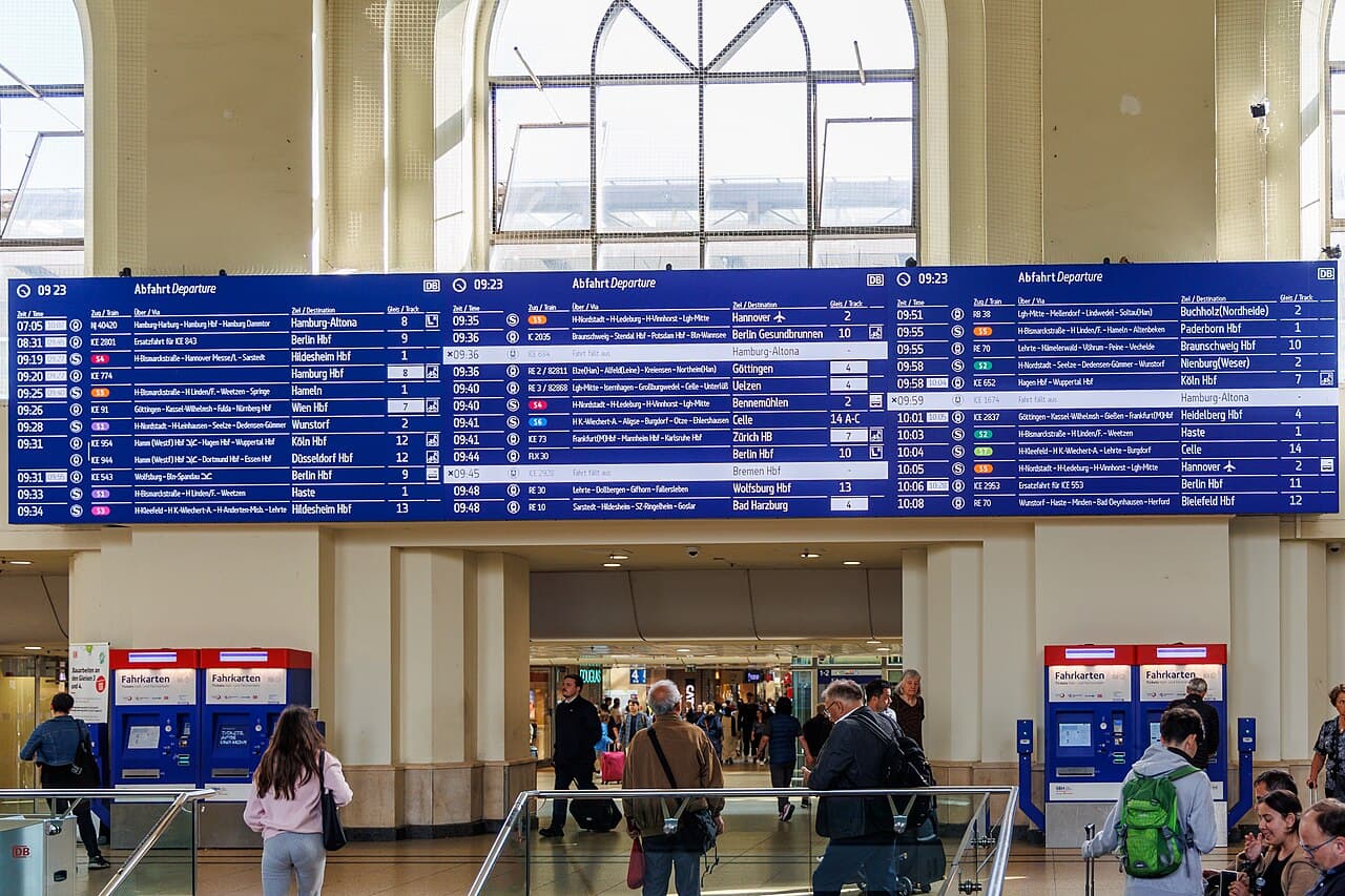 "Alle reden vom Wetter. Wir nicht. Wir fahren immer." Der (schon damals gelogene) Werbeslogan der Deutschen Bundesbahn…