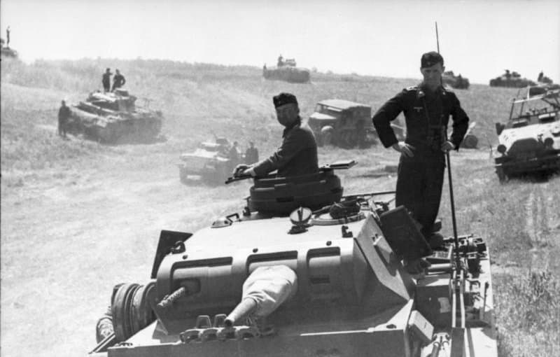 File:Bundesarchiv Bild 101I-185-0139-20, Polen, Russland, Panzer in Bereitstellung.jpg