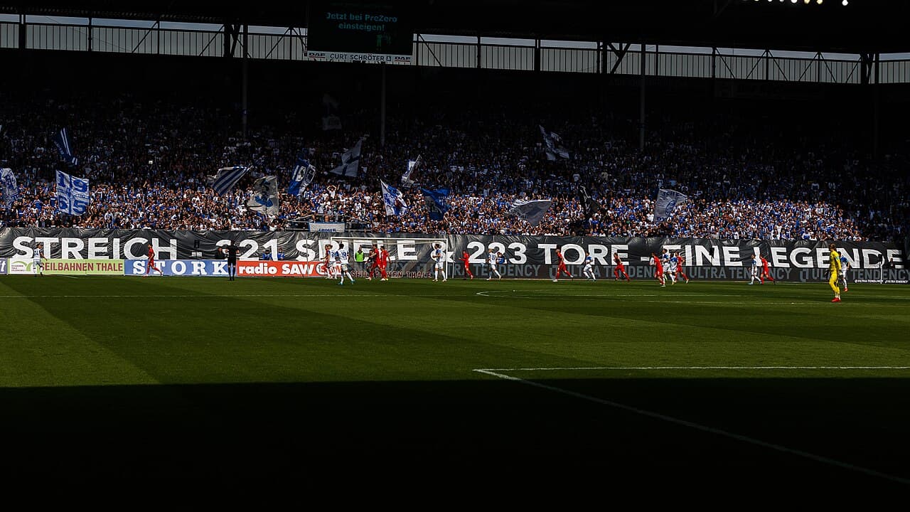 Fußball, Männer, 3. Liga, 1. FC Magdeburg - FSV Zwickau: Ehrung für den verstorbenen Joachim Streich: 321 Spiele, 223…