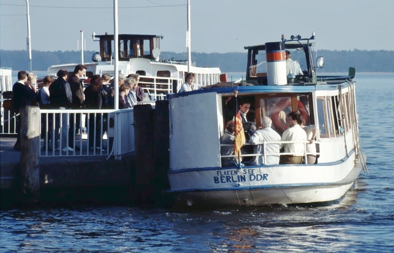 In 1961, the ship was still called "Bruno." The passenger motor vessel "Flakensee" belonged to the "VEB Weisse Flotte…