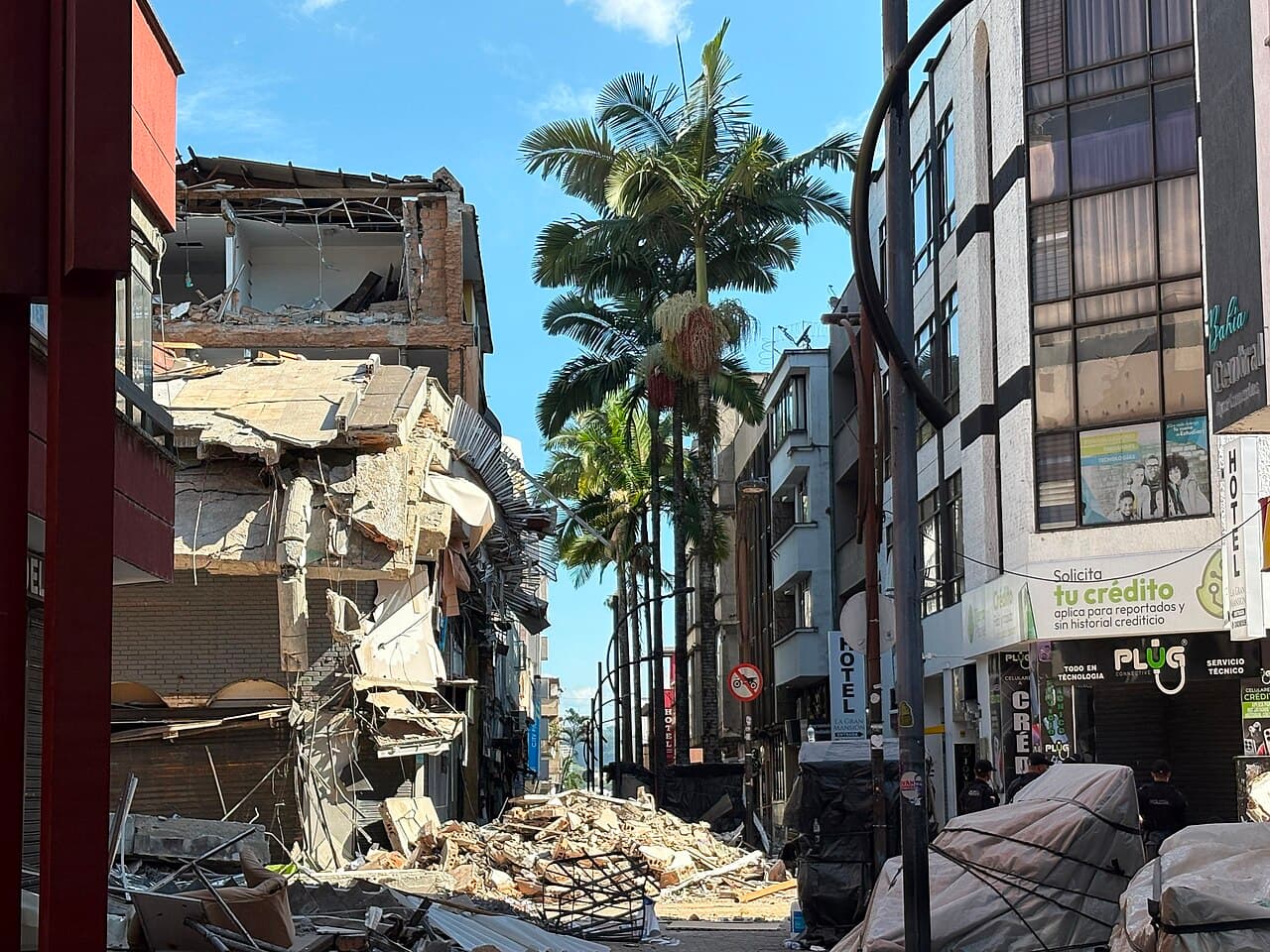 Escombros de varios edificios en Colombia luego del Terremoto del 10 de Agosto. Foto perteneciente a World Central…