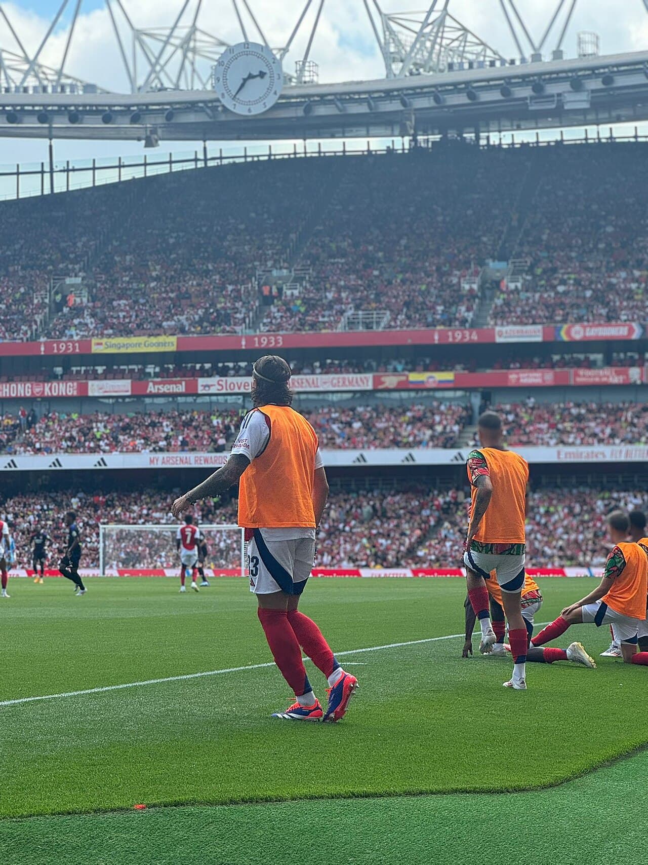 Riccardo Calafiori warming up during the Emirates Cup match between Arsenal and Olympique Lyonnais