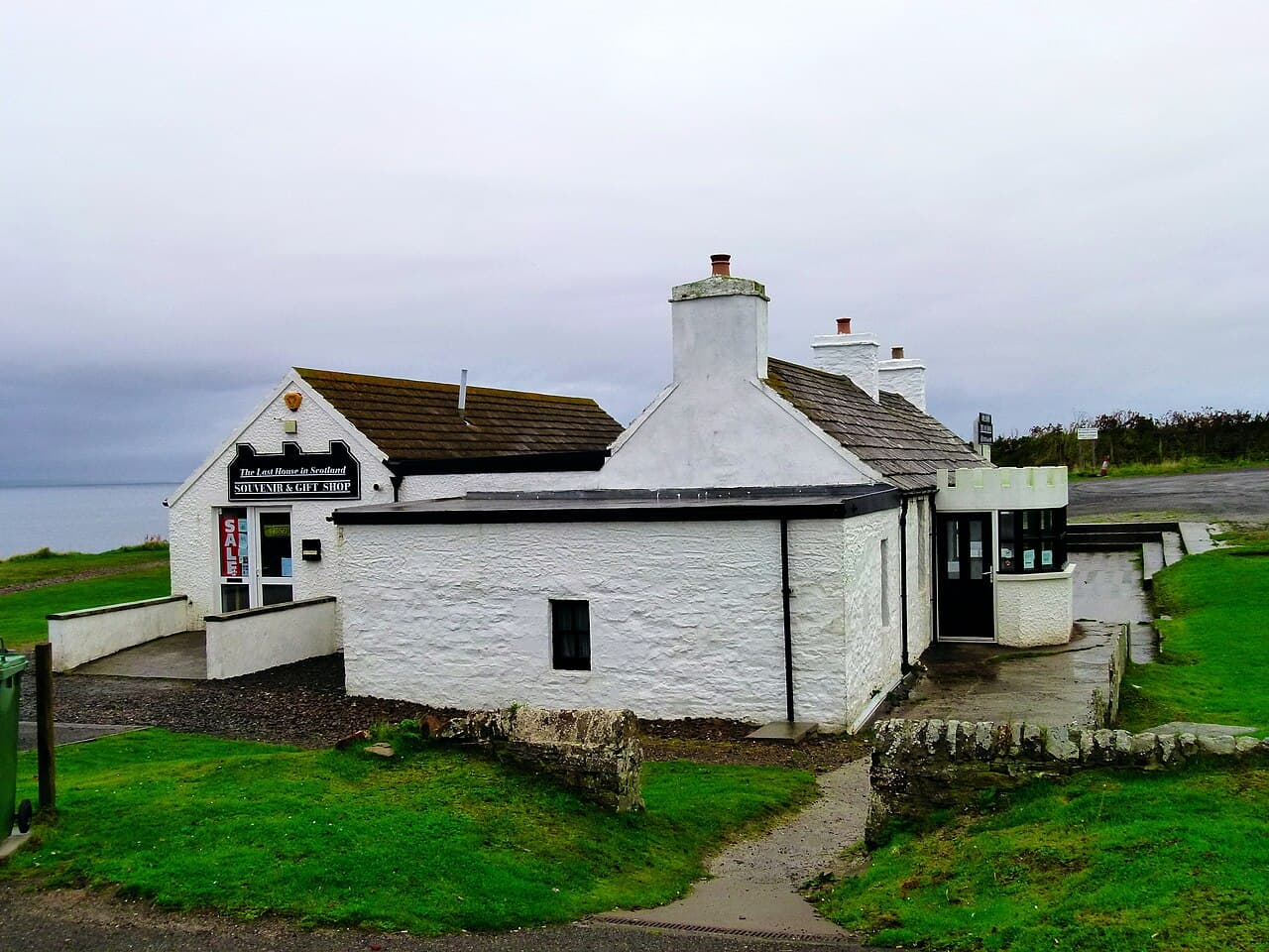Photograph illustrating The last house reviews