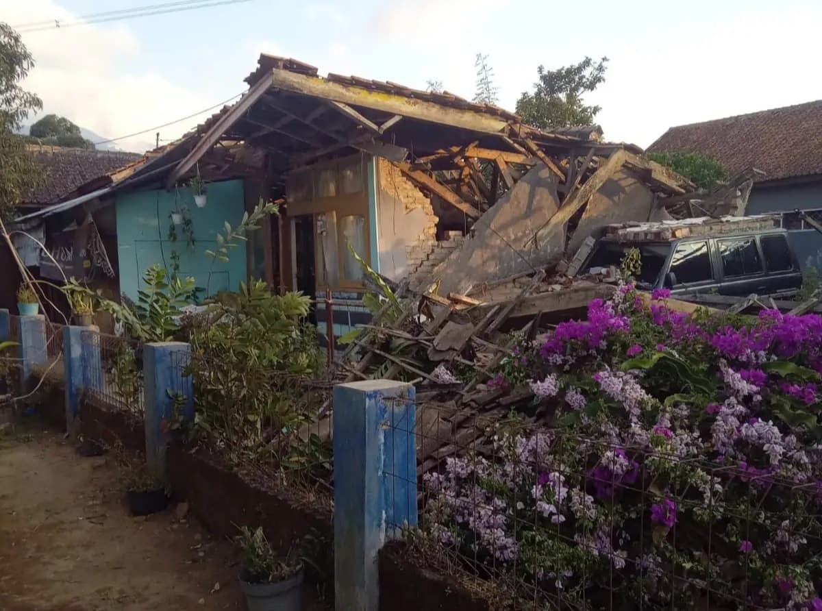 A building was damaged by earthquakes in Bandung Regency, West Java, Indonesia, on September 19, 2024