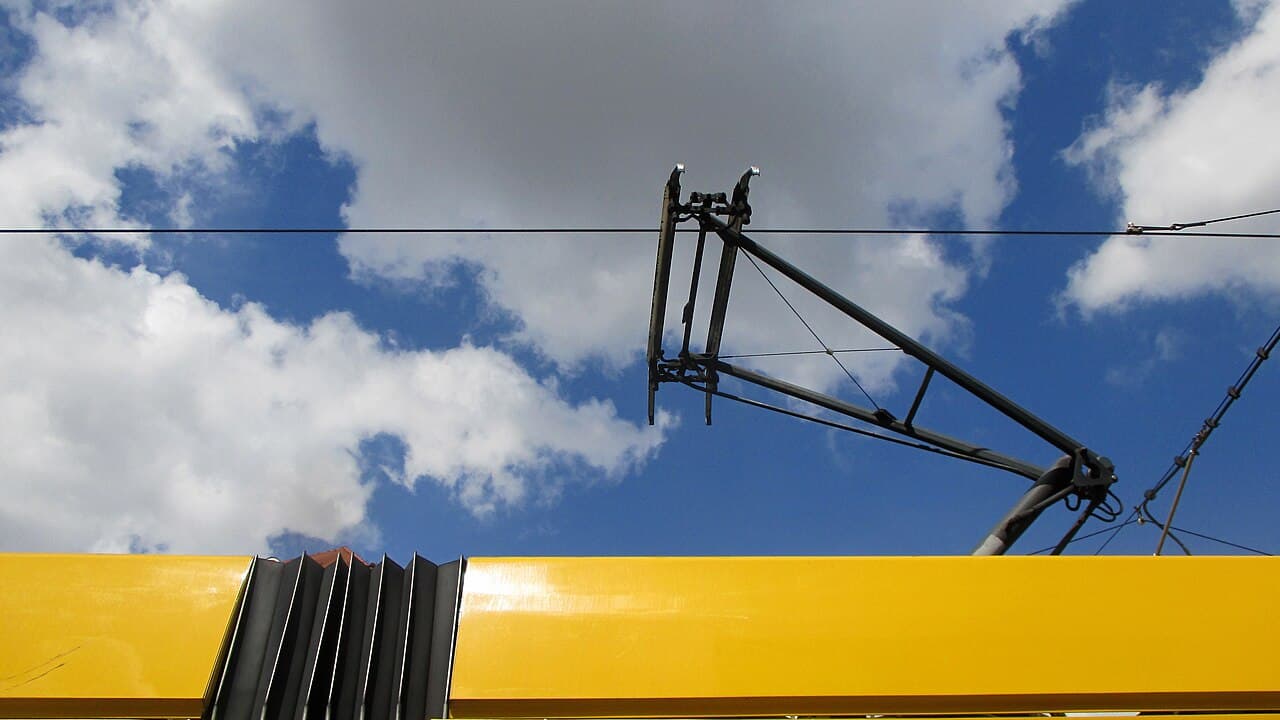 +DVB - Straßenbahn mit Oberleitung -Pirnaischer Platz - Dresden - Bild 001