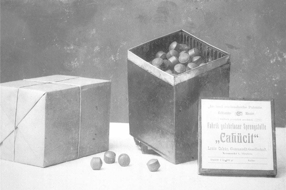 Werbe-Photo: 'Fabrik gefahrloser Sprengstoffe" Louis Cahüc Commandit-Gesellschaft. Neumarkt b. Nürnberg'