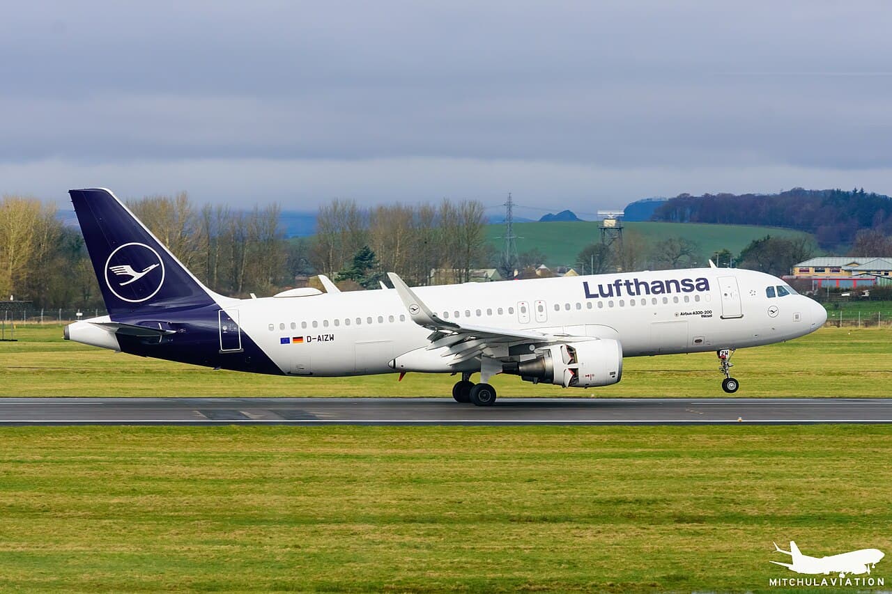 Operator: Lufthansa (LH/DLH) – Germany Aircraft: Airbus A320-214 – D-AIZW MSN: 5694 – Delivered: Jun 2013 Flight…