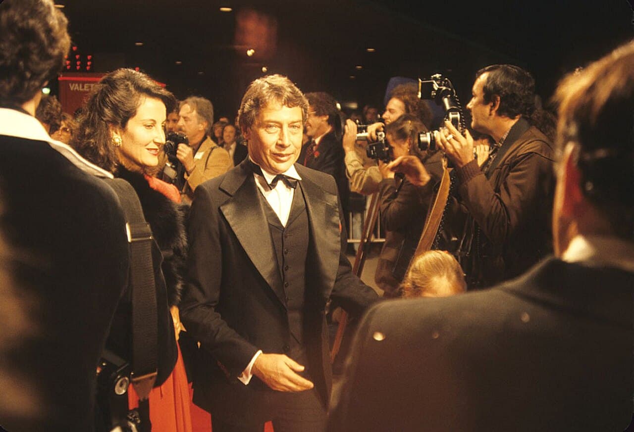 Director Mark Rydell arrives at the premire of the movie he directed, Bette Midler's THE ROSE, 1979.