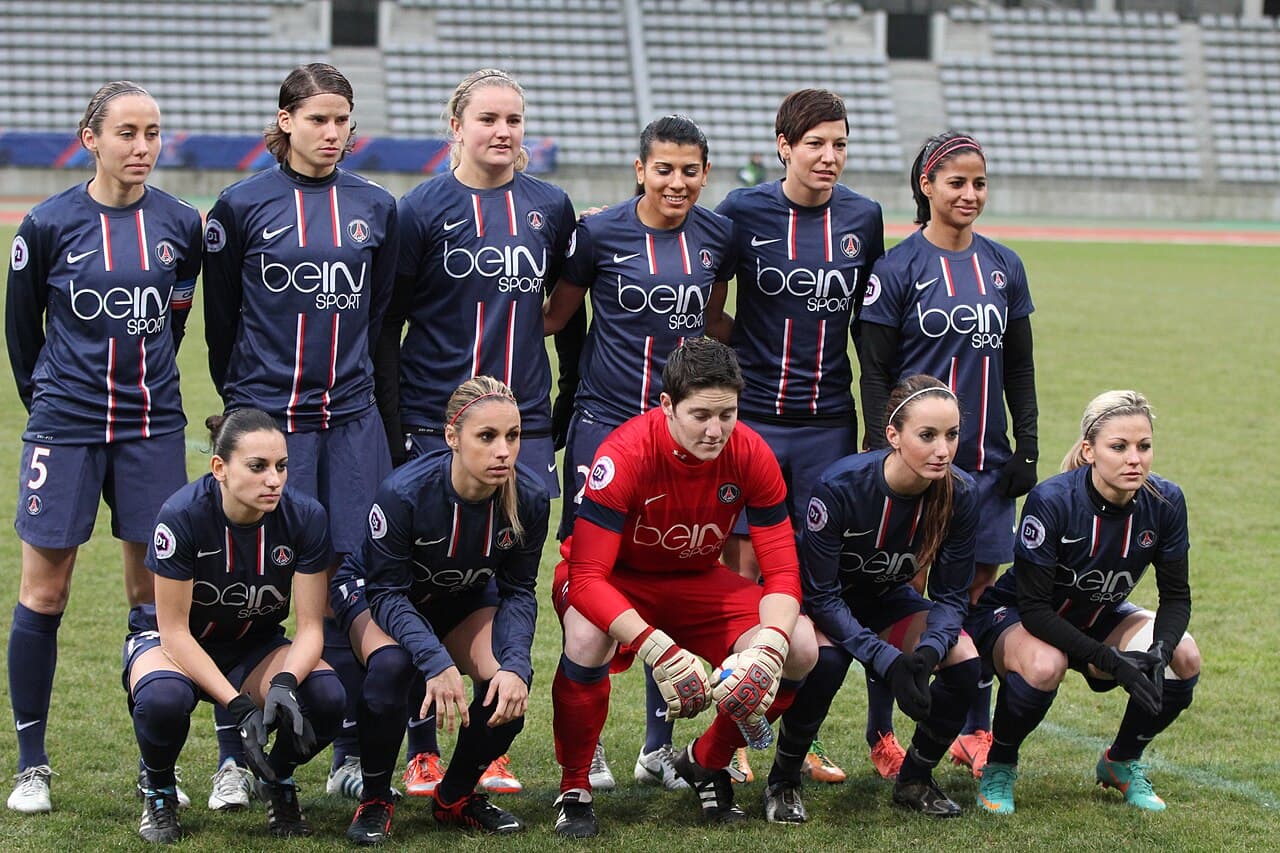 Team of Paris Saint-Germain FC Ladies, PSG-Juvisy, december 9th, 2012. top : Sabrina Delannoy, Annike Krahn, Lindsey…