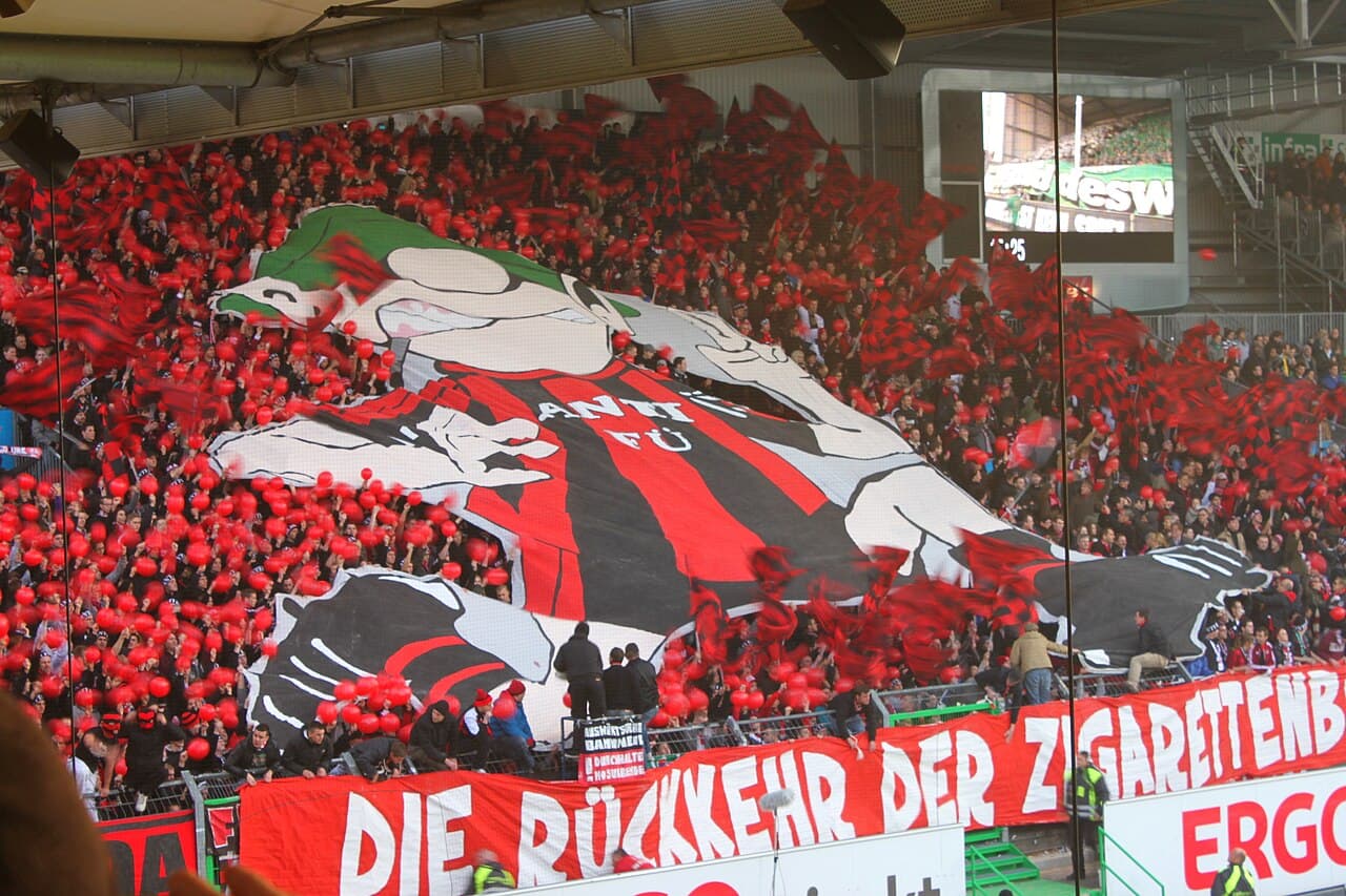 Fan Choreographie im Fußballstadion in Fürth beim Derby Greuther Fürth gegen FCN.