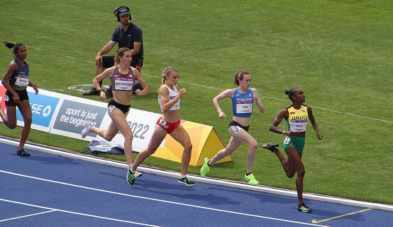 Laura Muir in the 800m heat at the 2022 Commonwealth Games in Birmingham