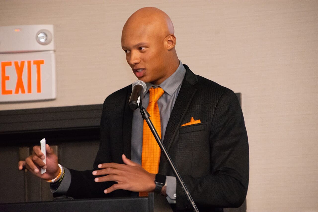 NFL Quarterback Josh Dobbs speaks at Oak Ridge's science bowl