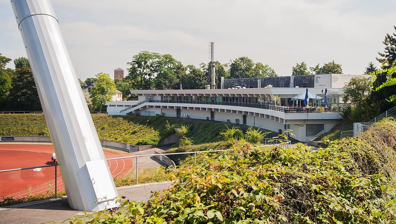 Sportpark Nord , Bonn : Sporthallenzentrum, Ansicht aus Nordwest