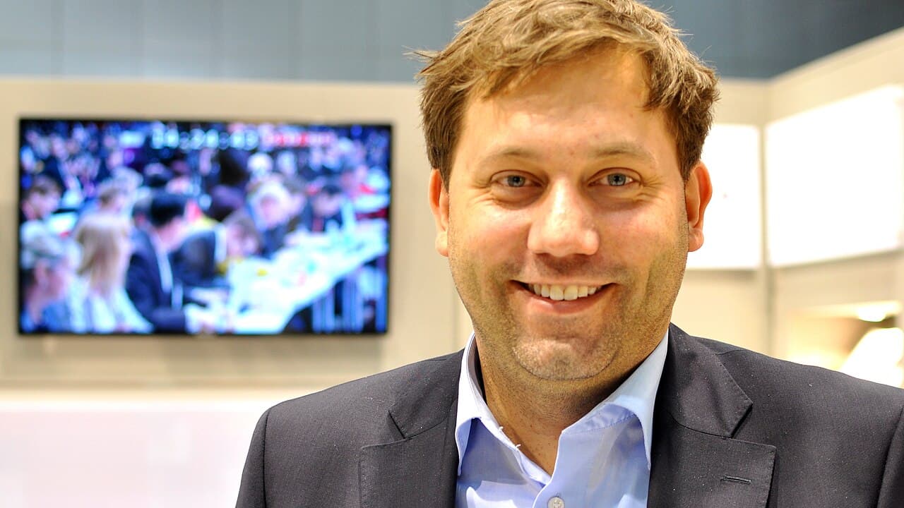 Lars Klingbeil, Netzpolitischer Sprecher der SPD-Bundestagsfraktion zu Besuch am Stand des D-64 e.V. auf dem…